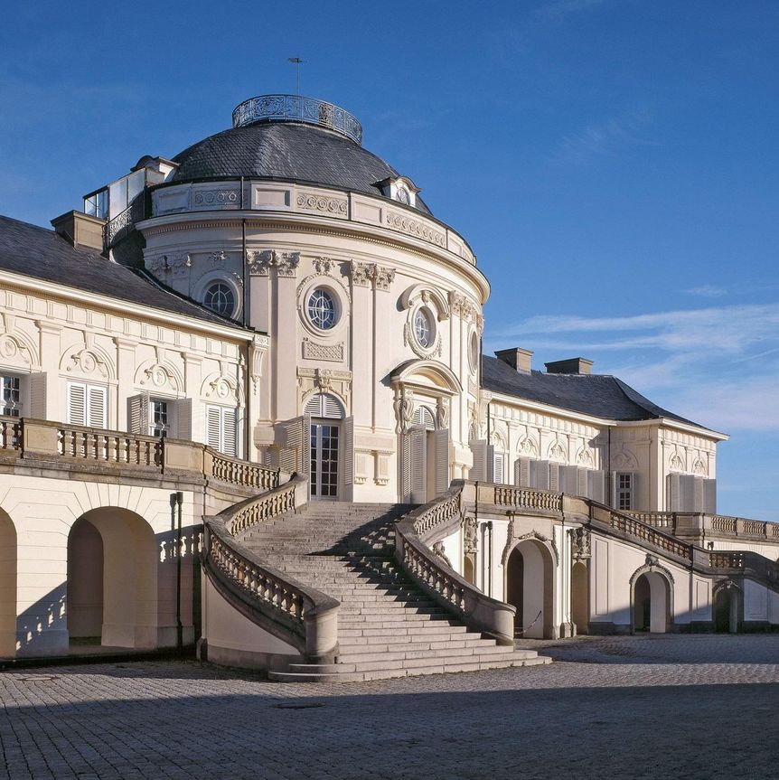 Foto: Staatliche Schlösser und Gärten Baden-Württemberg; Joachim Feist Schloss Solitude; Außenansicht Schlossanlage